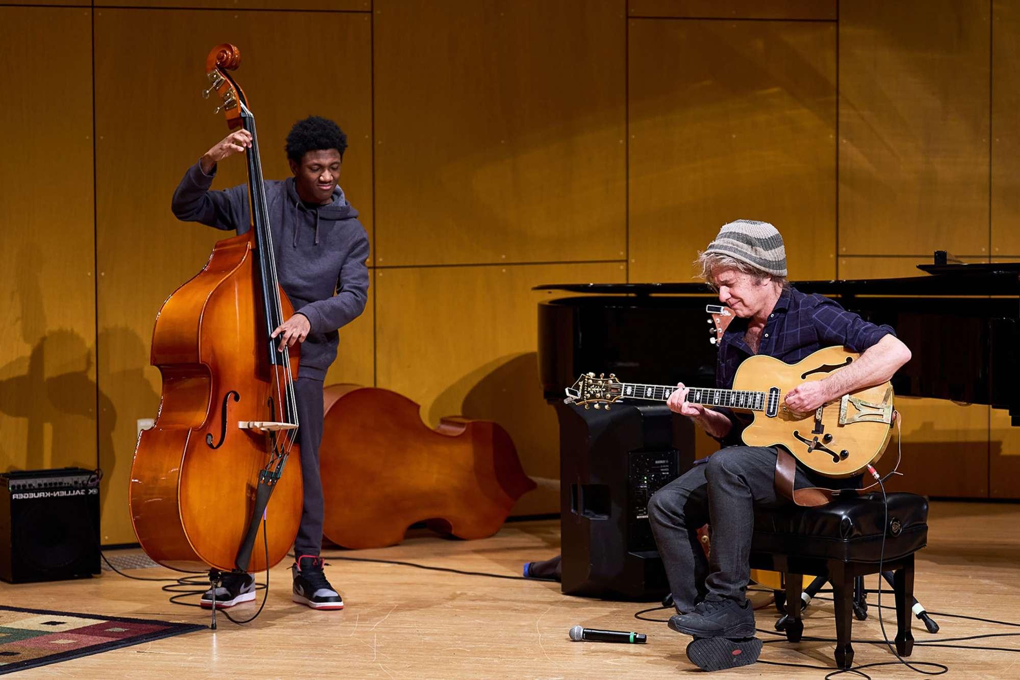 Jazz guitarist Pat Metheny performs with bass player Drew Tyson, a high school student.